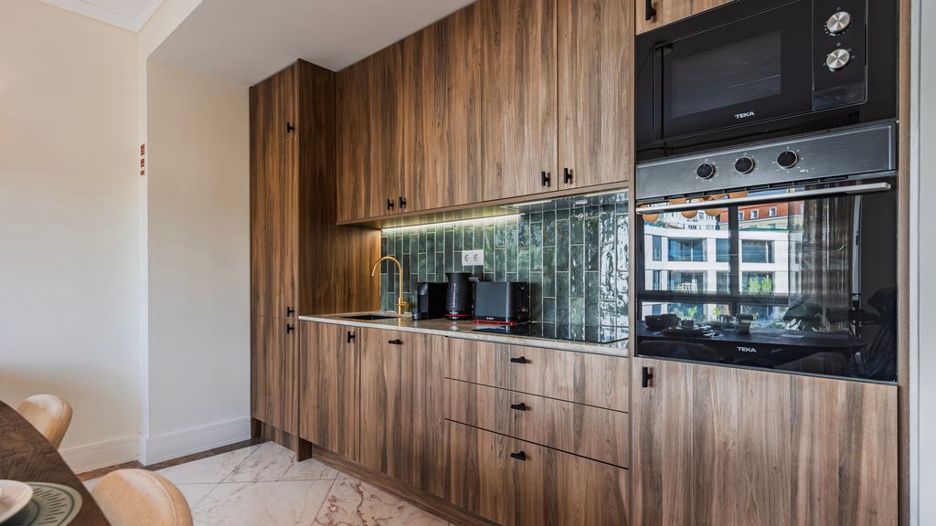 Estoril Upscale Apartment w/ Pool by LovelyStay
