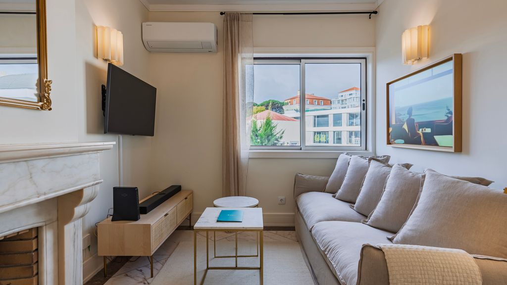 Estoril Upscale Apartment w/ Pool by LovelyStay
