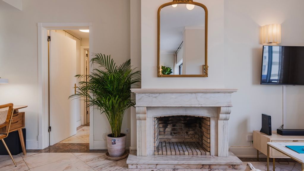 Estoril Upscale Apartment w/ Pool by LovelyStay
