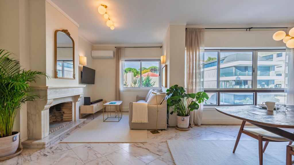 Estoril Upscale Apartment w/ Pool by LovelyStay