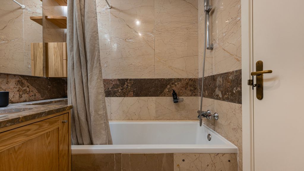 Estoril Upscale Apartment w/ Pool by LovelyStay