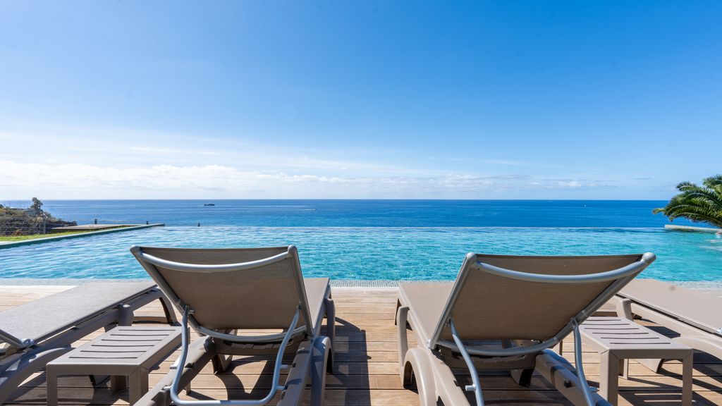 Acqua Sensation Suite by LovelyStay
