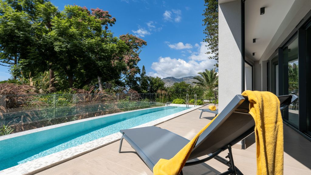 Acqua Sensation Suite by LovelyStay