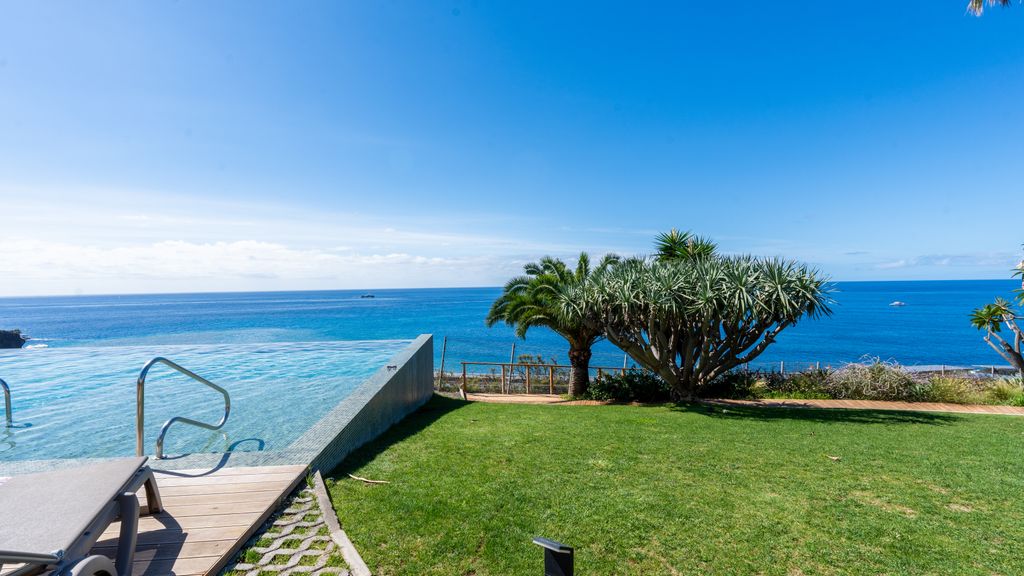Acqua Sensation Suite by LovelyStay