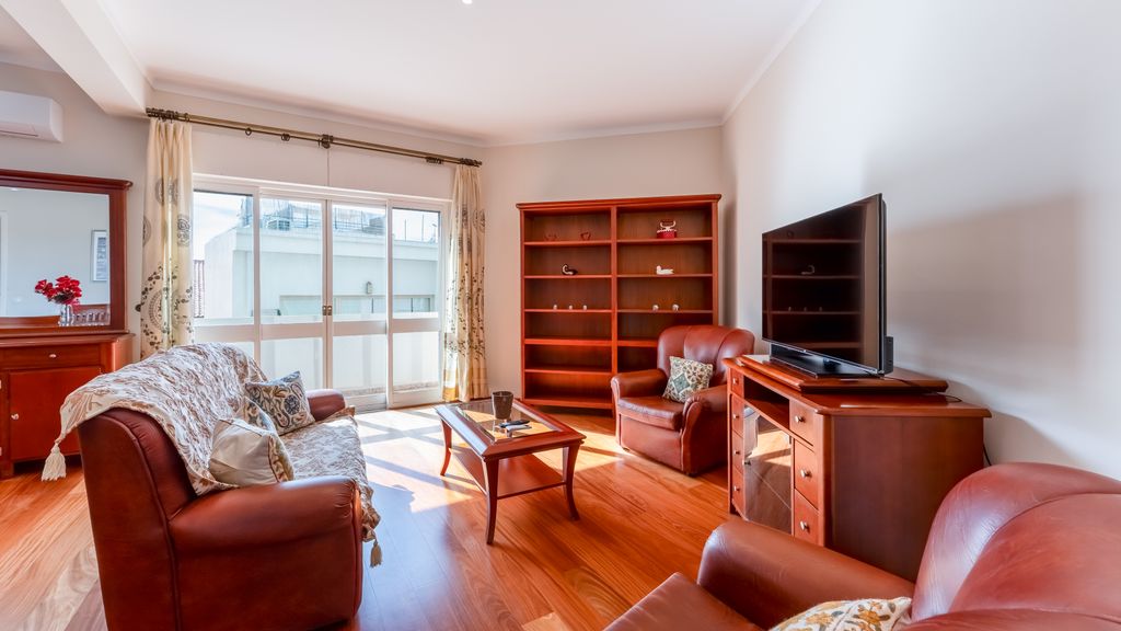 Cosy 2Bdr Flat in Faro Downtown by LovelyStay