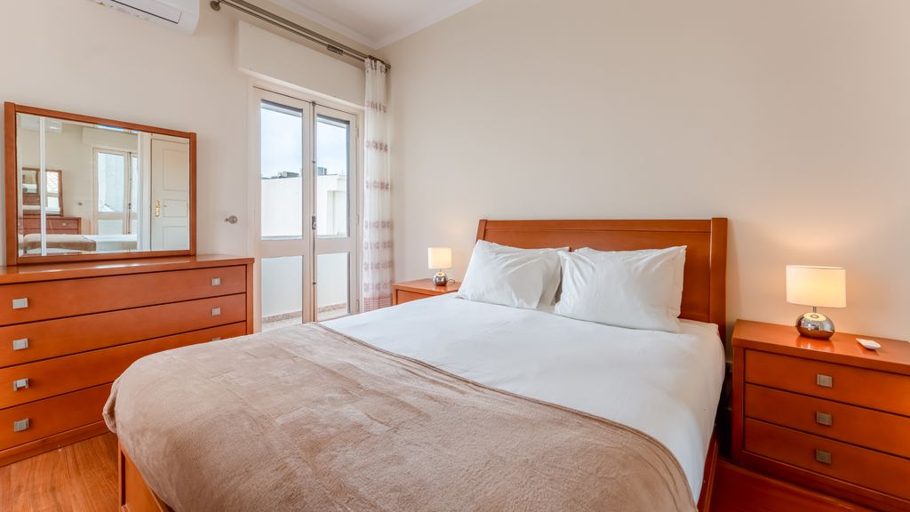 Cosy 2Bdr Flat in Faro Downtown by LovelyStay