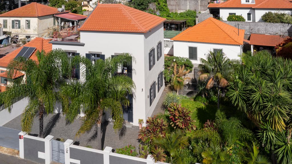 Eden Funchal by LovelyStay