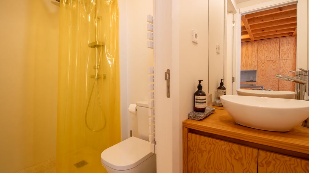 Chic Campanhã Home w/ Free Parking by LovelyStay