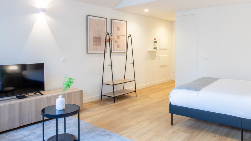 Caldeireiros 95 | Bright Studio by LovelyStay
