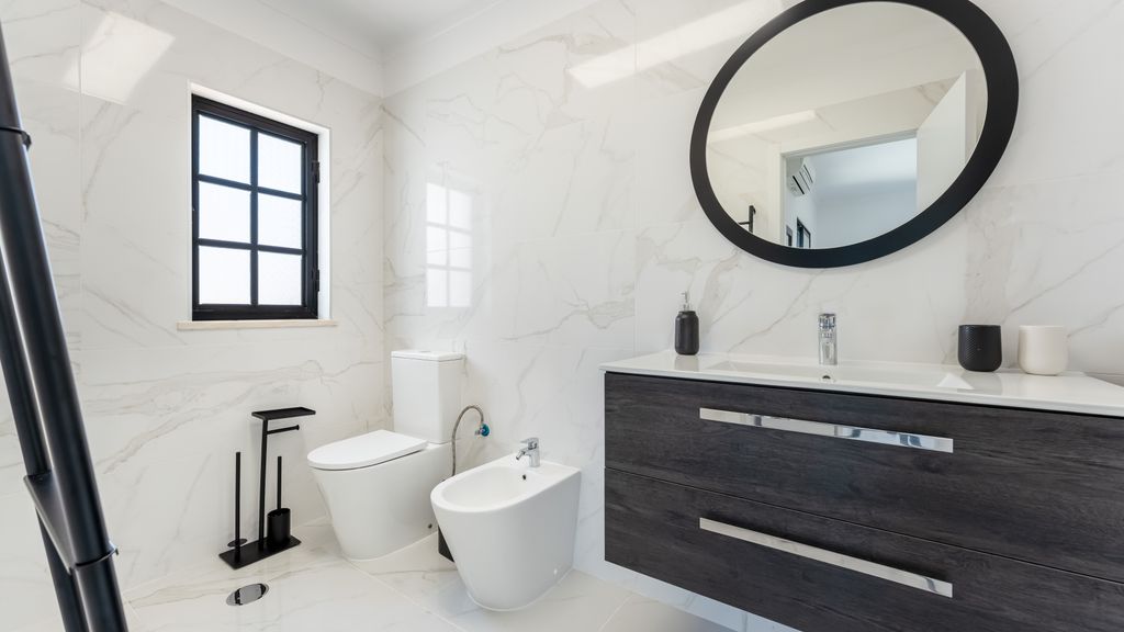 Stylish 3 BDR Retreat w/Pool by LovelyStay