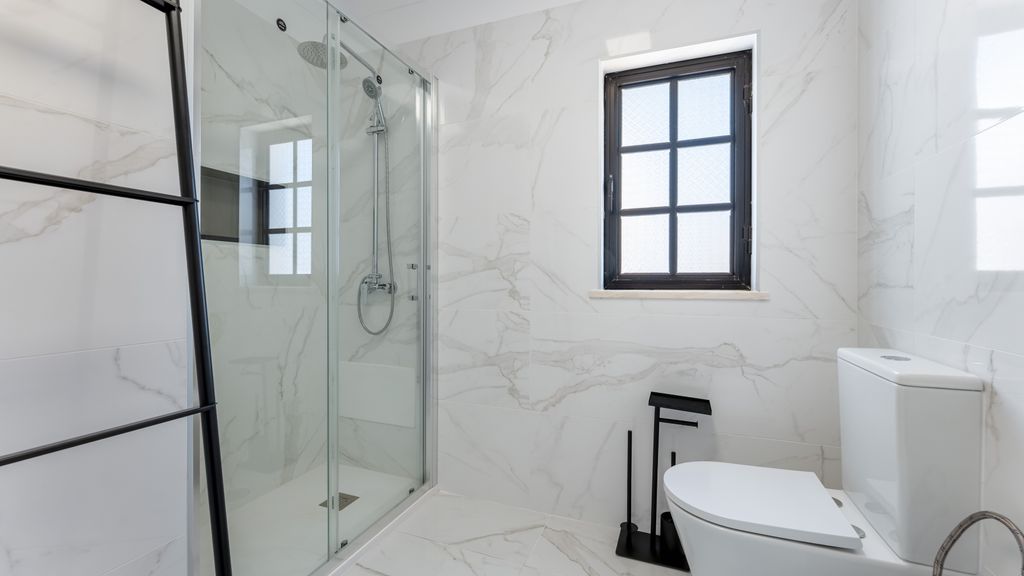 Stylish 3 BDR Retreat w/Pool by LovelyStay