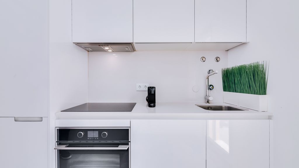 Modern 1BDR Flat w/Pool in Marina by LovelyStay