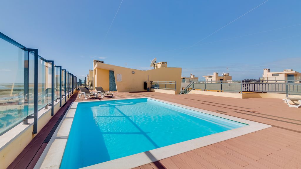 Modern 1BDR Flat w/Pool in Marina by LovelyStay