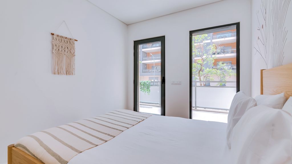 Modern 1BDR Flat w/Pool in Marina by LovelyStay