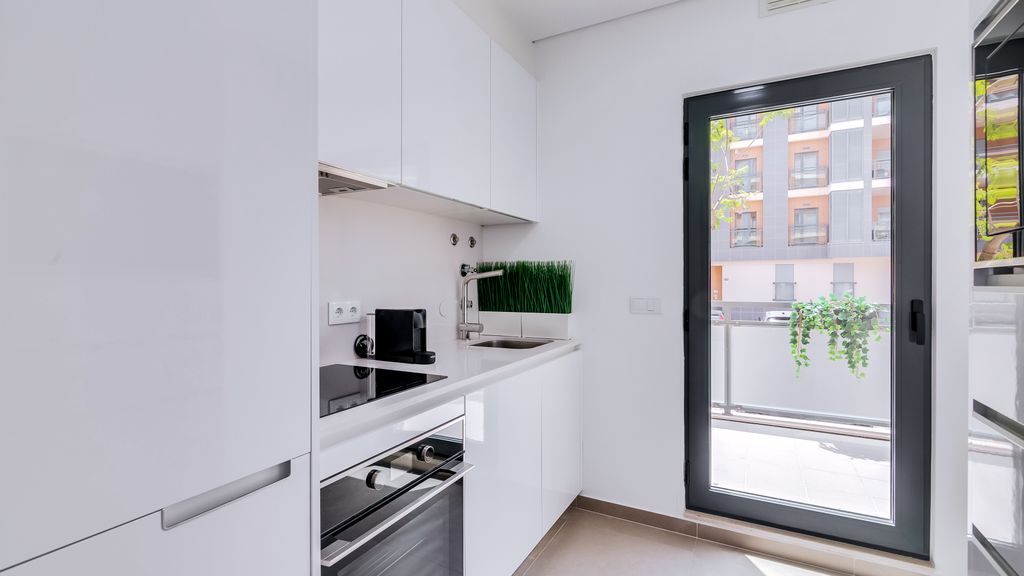 Modern 1BDR Flat w/Pool in Marina by LovelyStay