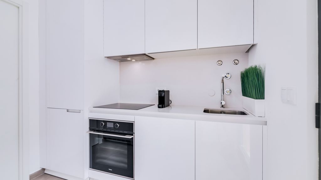 Modern 1BDR Flat w/Pool in Marina by LovelyStay