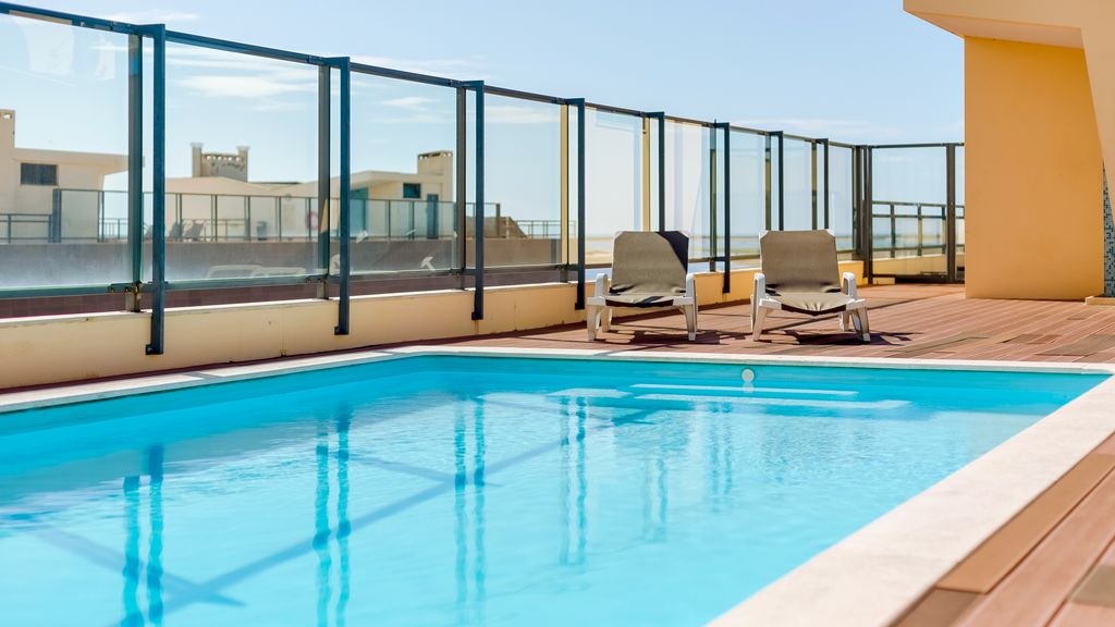 Modern 1BDR Flat w/Pool in Marina by LovelyStay