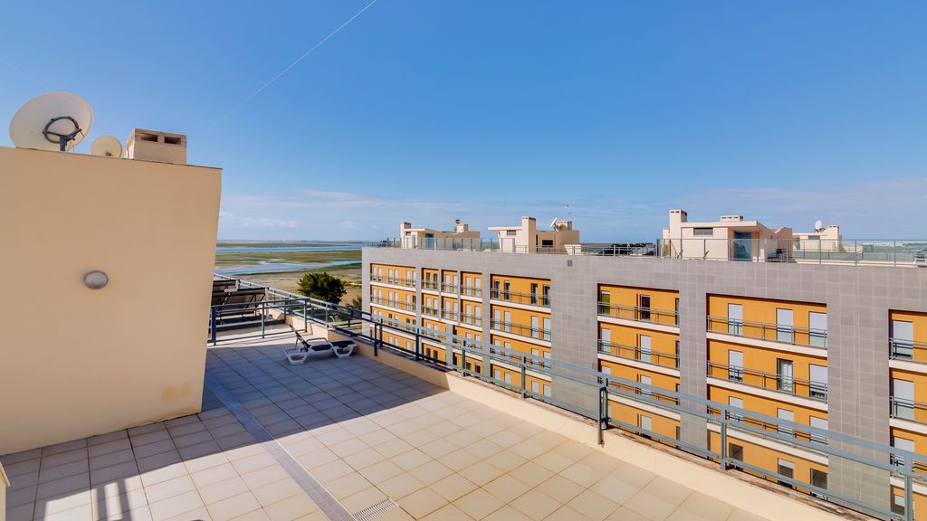 Modern 1BDR Flat w/Pool in Marina by LovelyStay