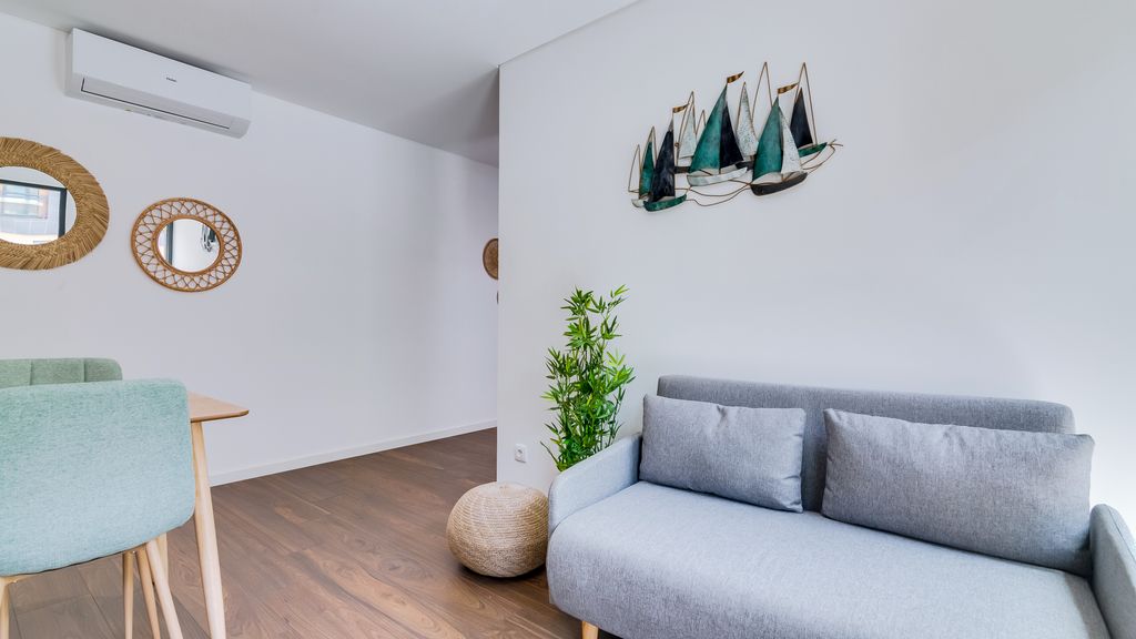 Modern 1BDR Flat w/Pool in Marina by LovelyStay