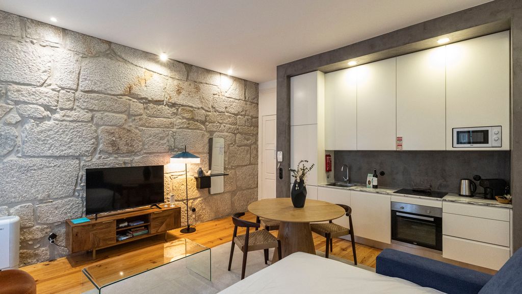 Allderman Apartment - Almada 1º T by LovelyStay