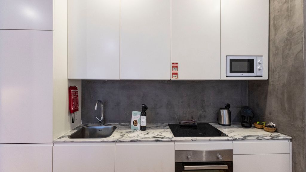 Allderman Apartment - Almada 1º T by LovelyStay