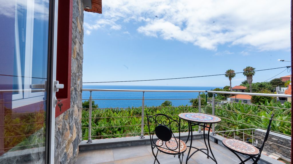 Fajã Stone House by LovelyStay