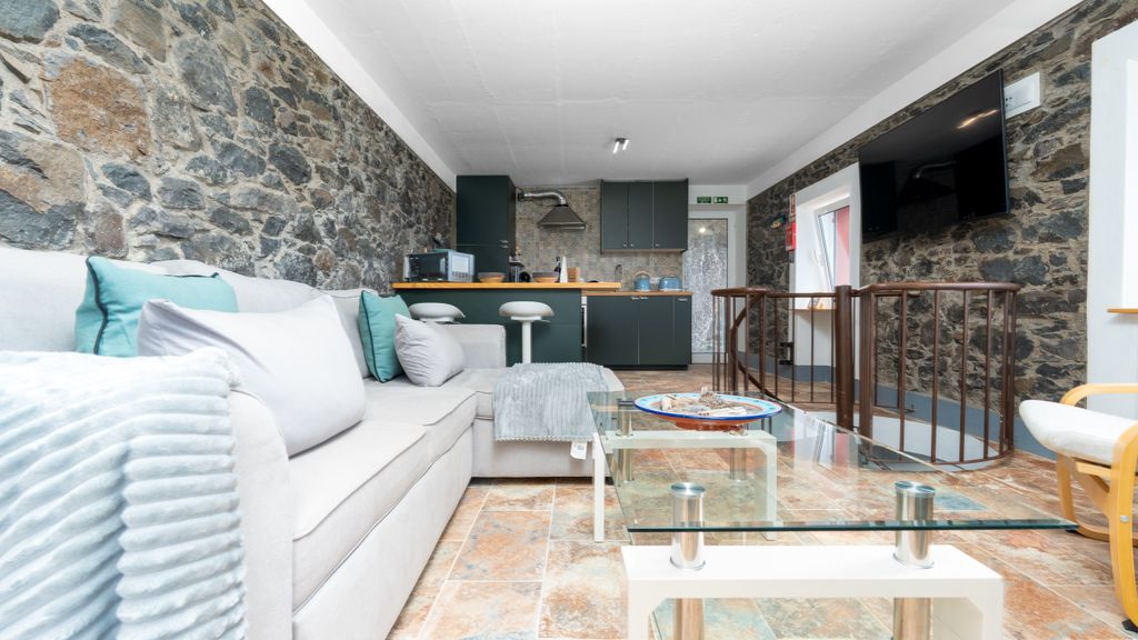 Fajã Stone House by LovelyStay