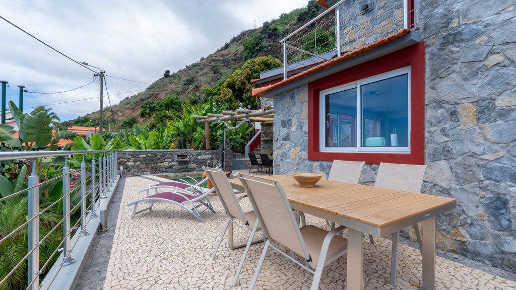 Fajã Stone House by LovelyStay