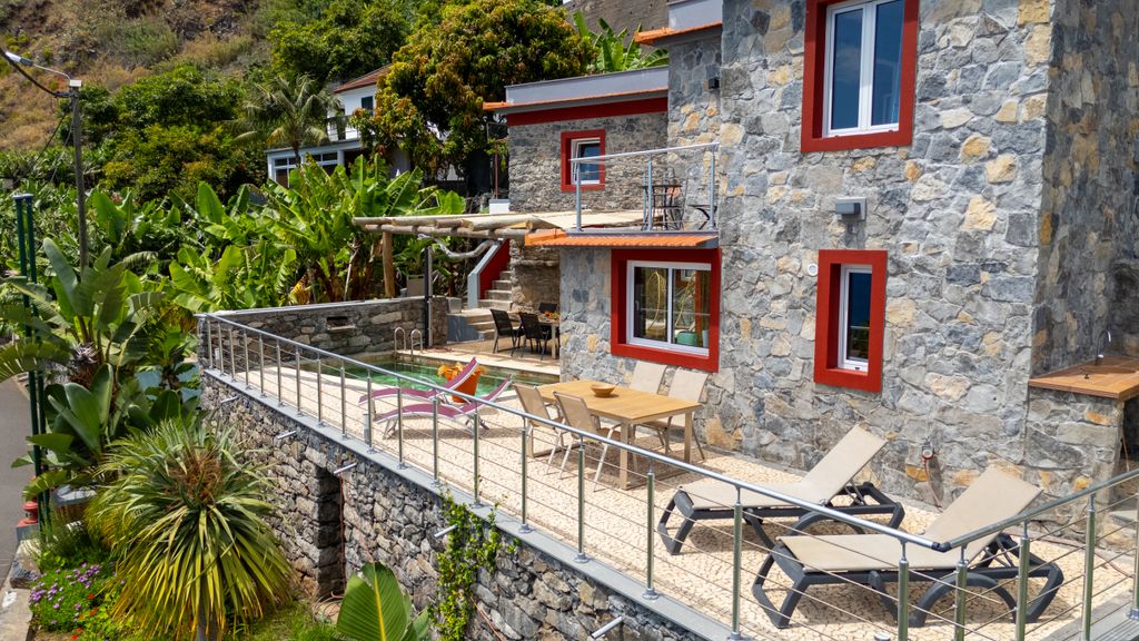 Fajã Stone House by LovelyStay