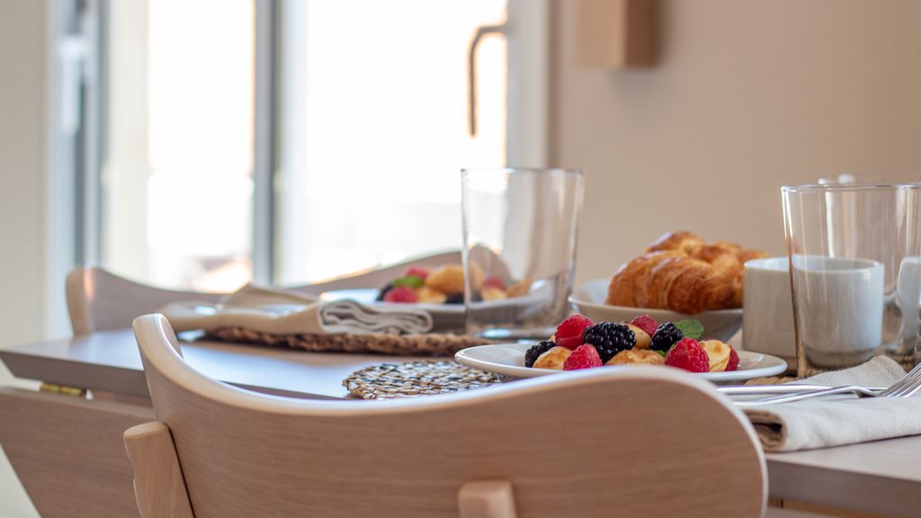 Cozy 1BR Beachside Apartment by LovelyStay