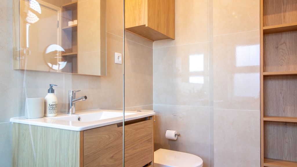 Cozy 1BR Beachside Apartment by LovelyStay