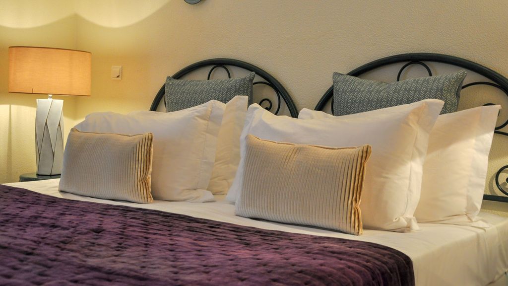 2BDR Townhouse Duplex with Pool by LovelyStay