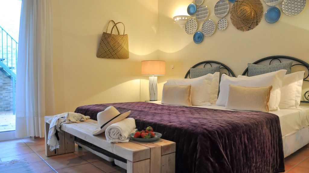 2BDR Townhouse Duplex with Pool by LovelyStay
