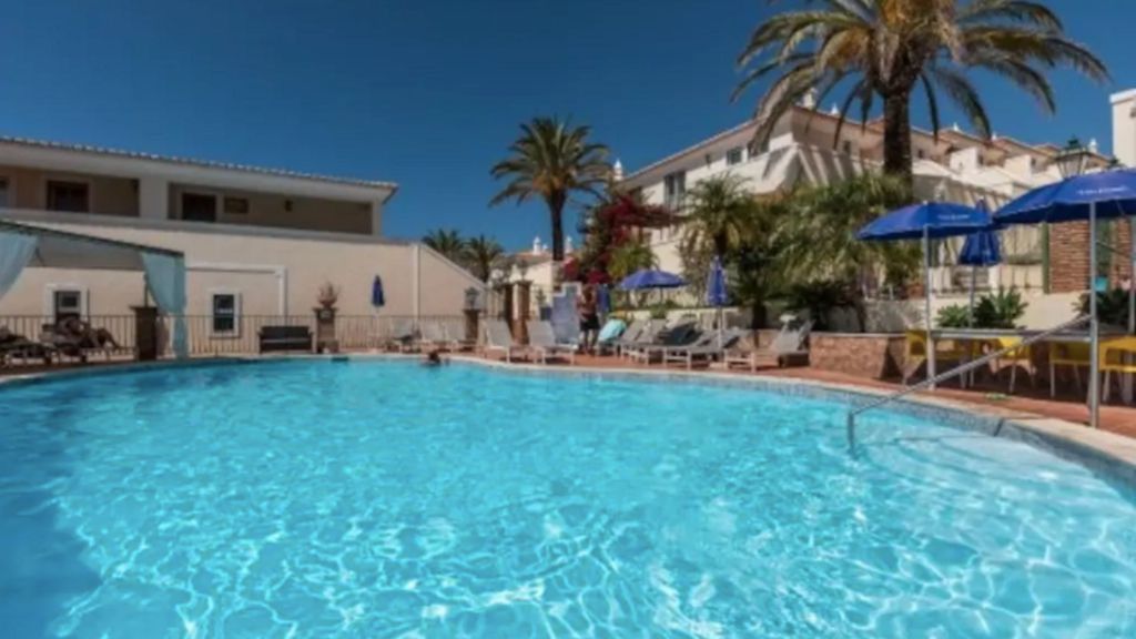 2BDR Townhouse Duplex with Pool by LovelyStay
