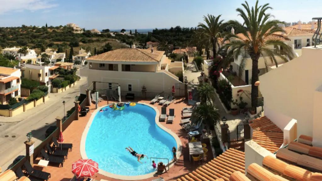 2BDR Townhouse Duplex with Pool by LovelyStay