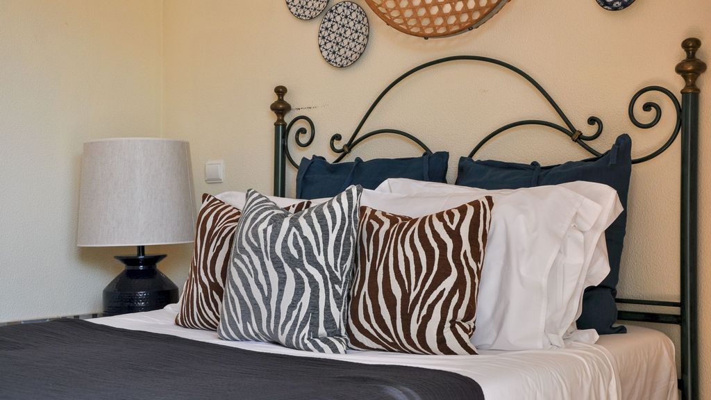 2BDR Townhouse Duplex with Pool by LovelyStay