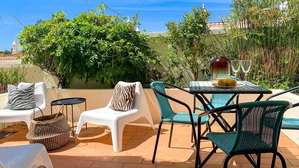 2BDR Townhouse Duplex with Pool by LovelyStay