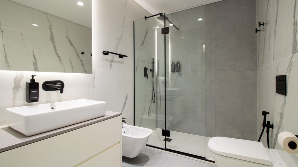 Chic Studio Near Metro & Shopping by LovelyStay