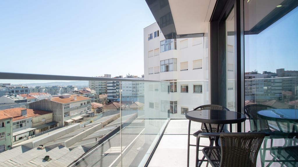 Chic Studio Near Metro & Shopping by LovelyStay