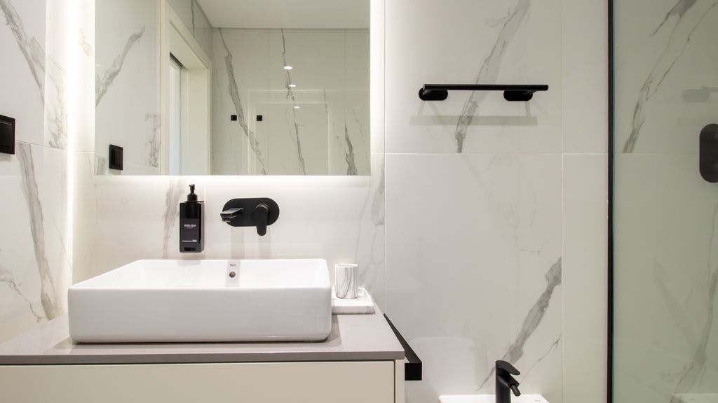 Chic Studio Near Metro & Shopping by LovelyStay