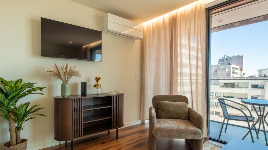 Chic Studio Near Metro & Shopping by LovelyStay