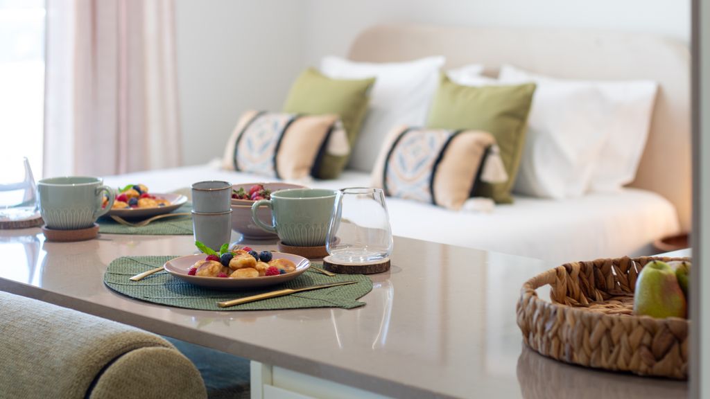 Chic Studio Near Metro & Shopping by LovelyStay