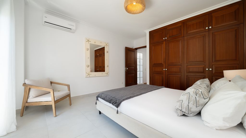 Villa Rosal with Private Pool by LovelyStay