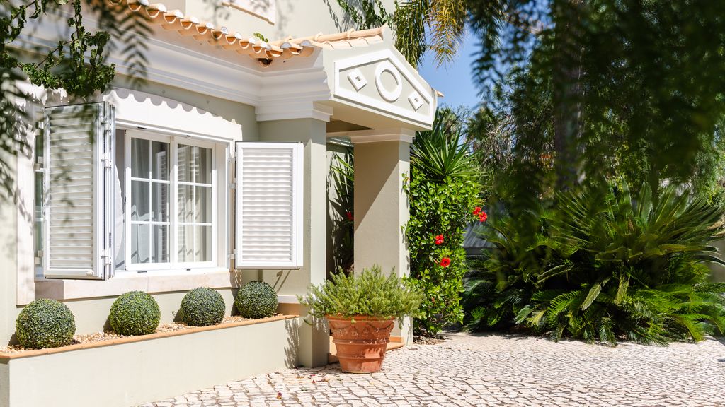 Villa Rosal with Private Pool by LovelyStay