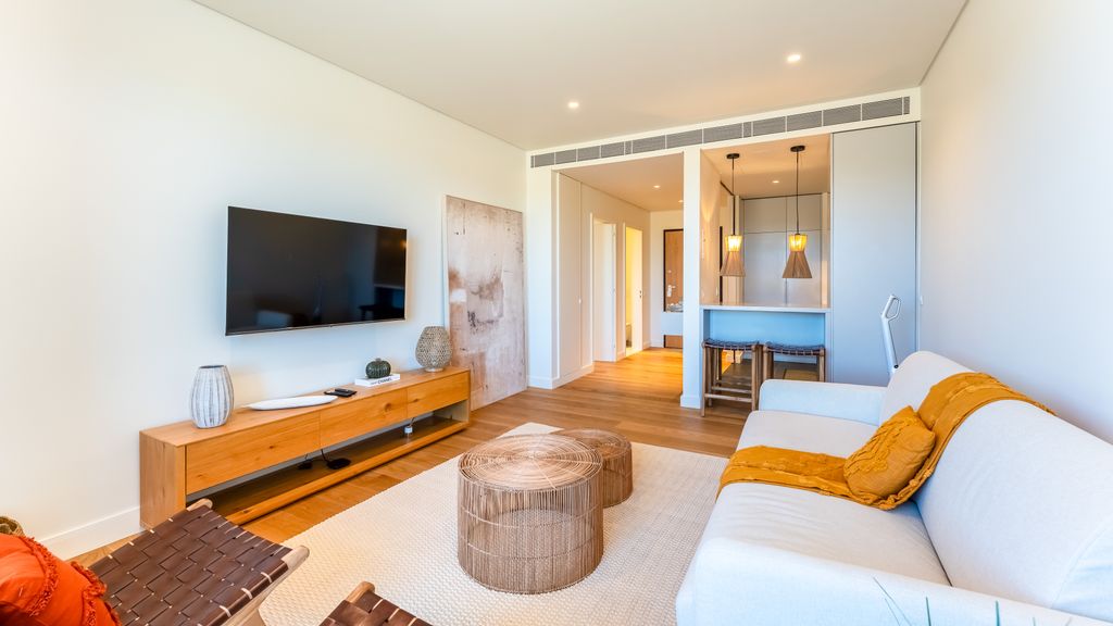 Luxury 1Bdr Flat w/Pool in Quarteira by LovelyStay
