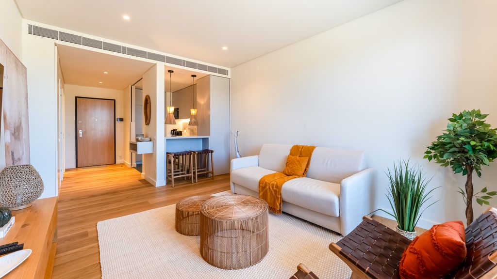 Luxury 1Bdr Flat w/Pool in Quarteira by LovelyStay