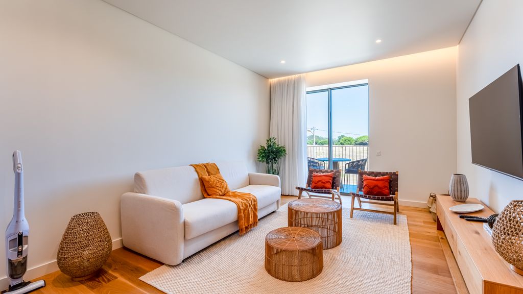 Luxury 1Bdr Flat w/Pool in Quarteira by LovelyStay