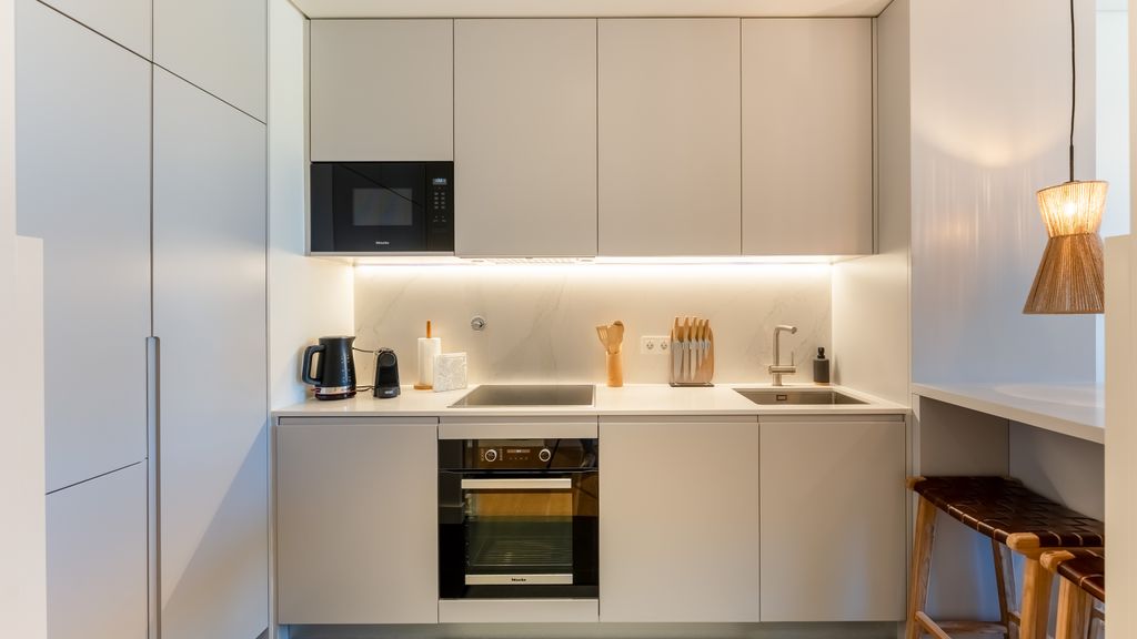 Luxury 1Bdr Flat w/Pool in Quarteira by LovelyStay