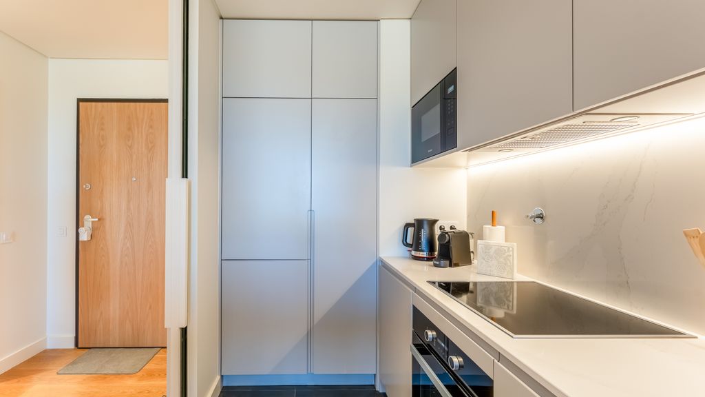 Luxury 1Bdr Flat w/Pool in Quarteira by LovelyStay