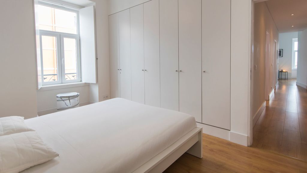 Sunny 3BDR Apartment in Graça by LovelyStay